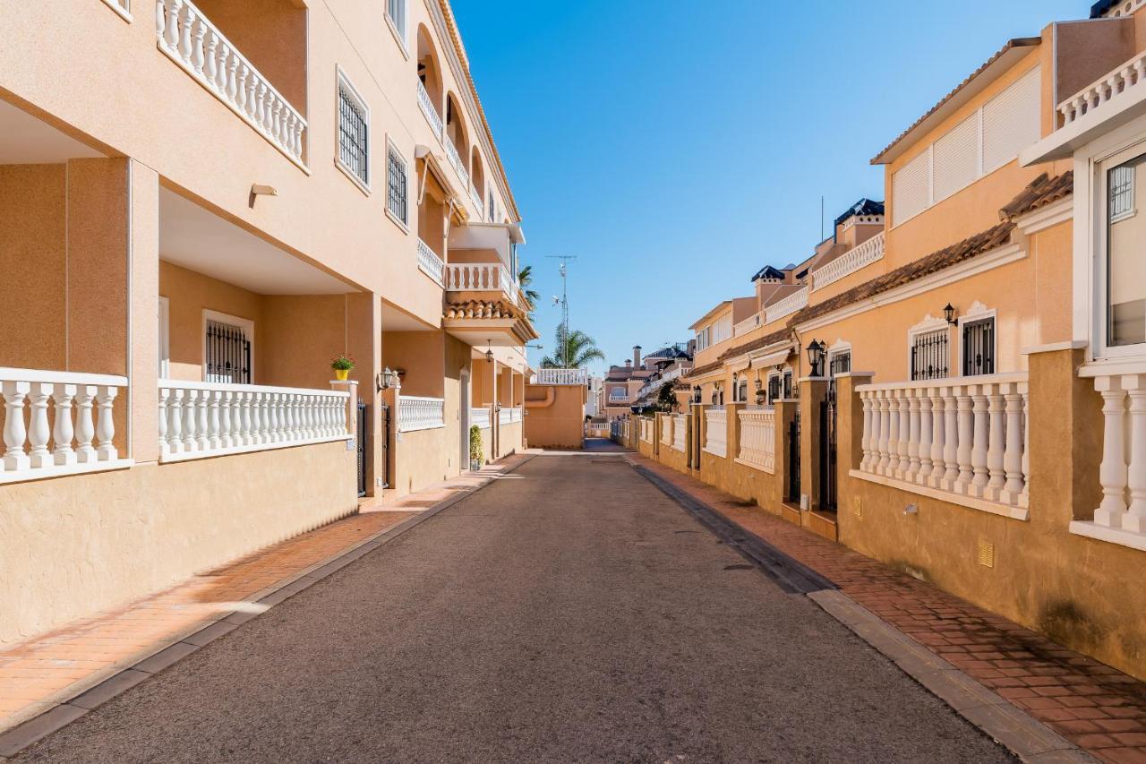 Bungalow La Zenia Cerca De La Playa Orihuela Exterior photo